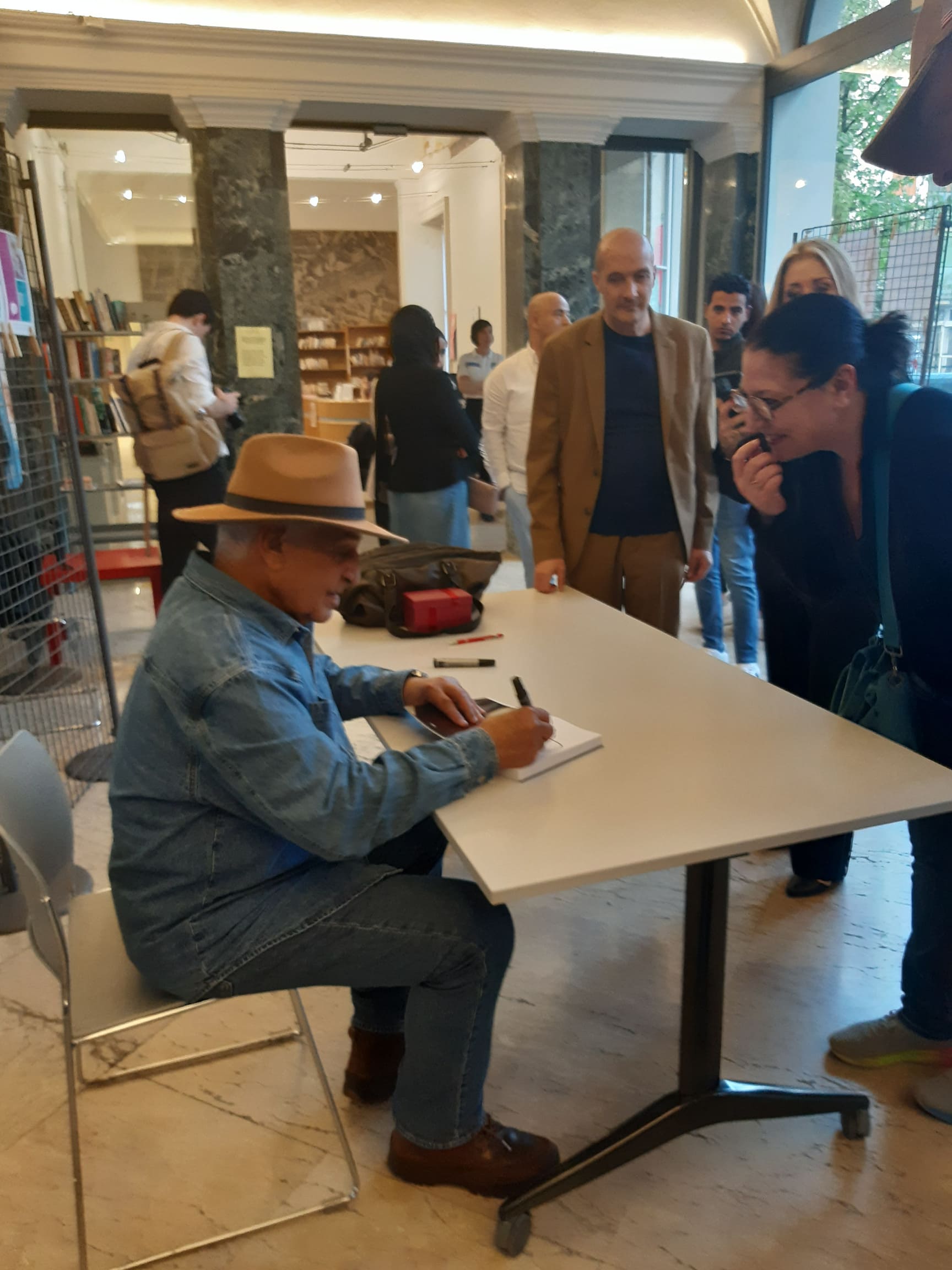 ZAHI HAWASS L' uomo del capello Prima Autobiografia