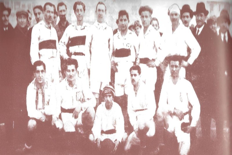 4011 - Pro Sesto 1913. Le origini. 21-12-1919 Pro Sesto - Bergamasca 1-1. In piedi: Regallo. Meda, Ramponi, Gaslini, Rabino, Gajani II, il dirigente Battilana, Motterani (primo arbitro sestese). In ginocchio: Canetta, Gajani I, Campra, Bertuzzi, Crottini