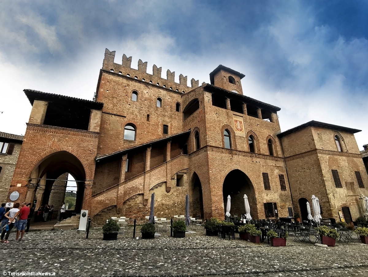 Mercatino Natale a Castell'Arcquato e Grazzano Visconti Domenica 29 Novembre 2026
