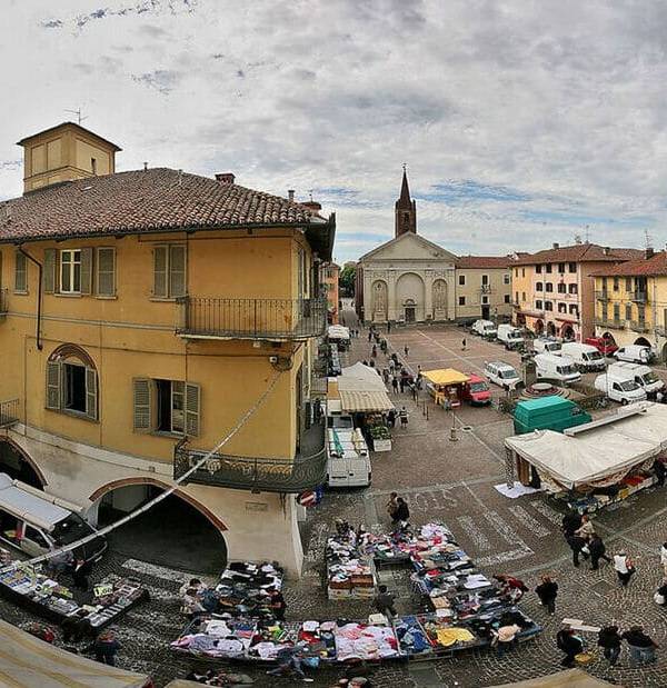 Carmagnola-piazza1190x619_original